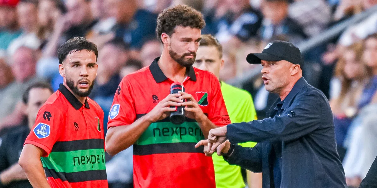 Van Hooijdonk haalt iets extra's naar boven bij Sandler: 'Is een vervelende spits'