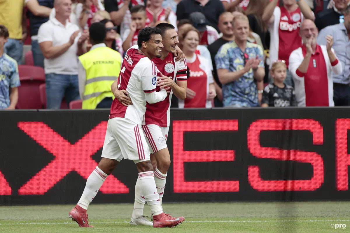 Wijndal maakt het bont bij Ajax: 'Dit kan echt niet, die gozer kost me punten'