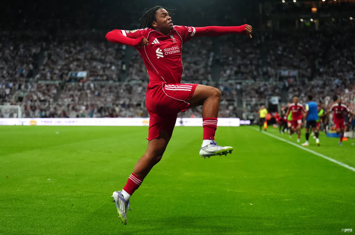 Heerlijke beelden van onderonsje tussen Slot en matchwinner: 'Wat een moment'