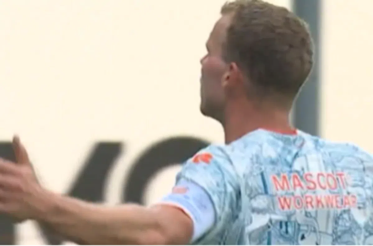 Wat een beauty: Volendam-held Veerman pegelt fantastisch raak tegen Ajax