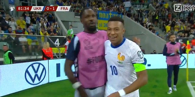 De beelden: Mbappé evenaart Henry met 51ste goal, jacht op Giroud ingezet