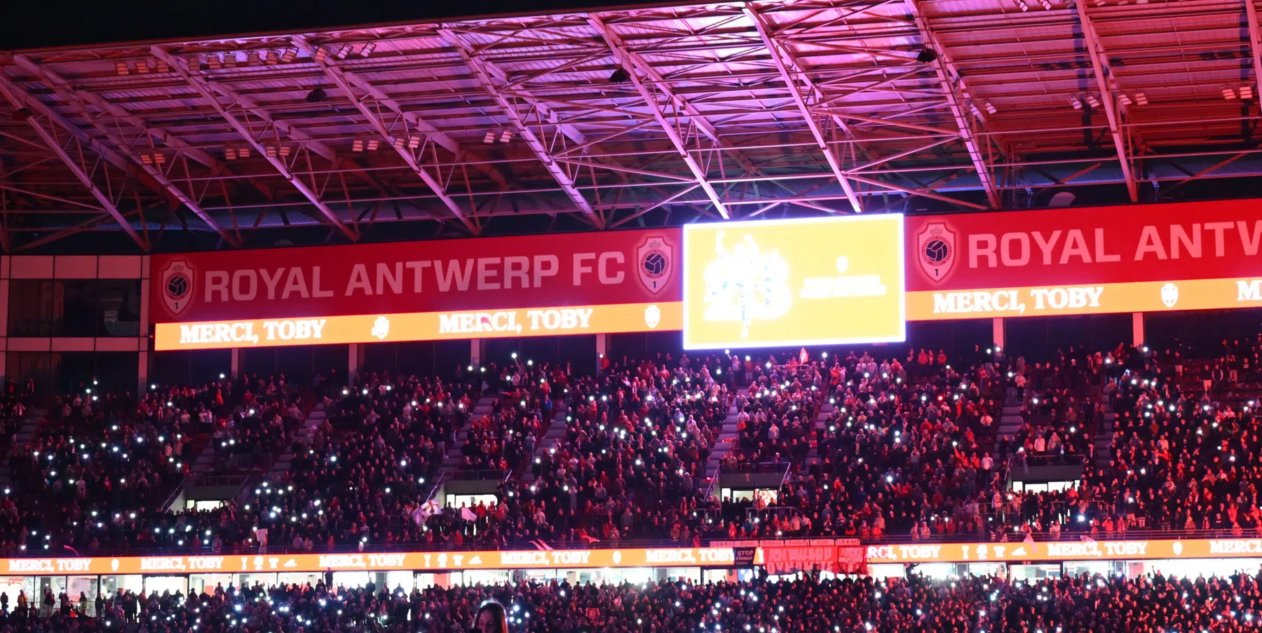 Antwerpse derby tussen Young Reds en Berchem: broederlijk naast elkaar
