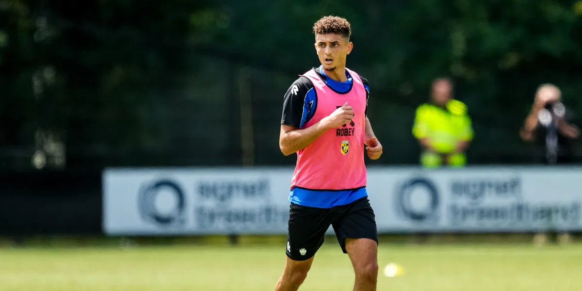 'Vitesse overtuigt speler: géén contract in Saudi-Arabië, wél terug naar Arnhem'