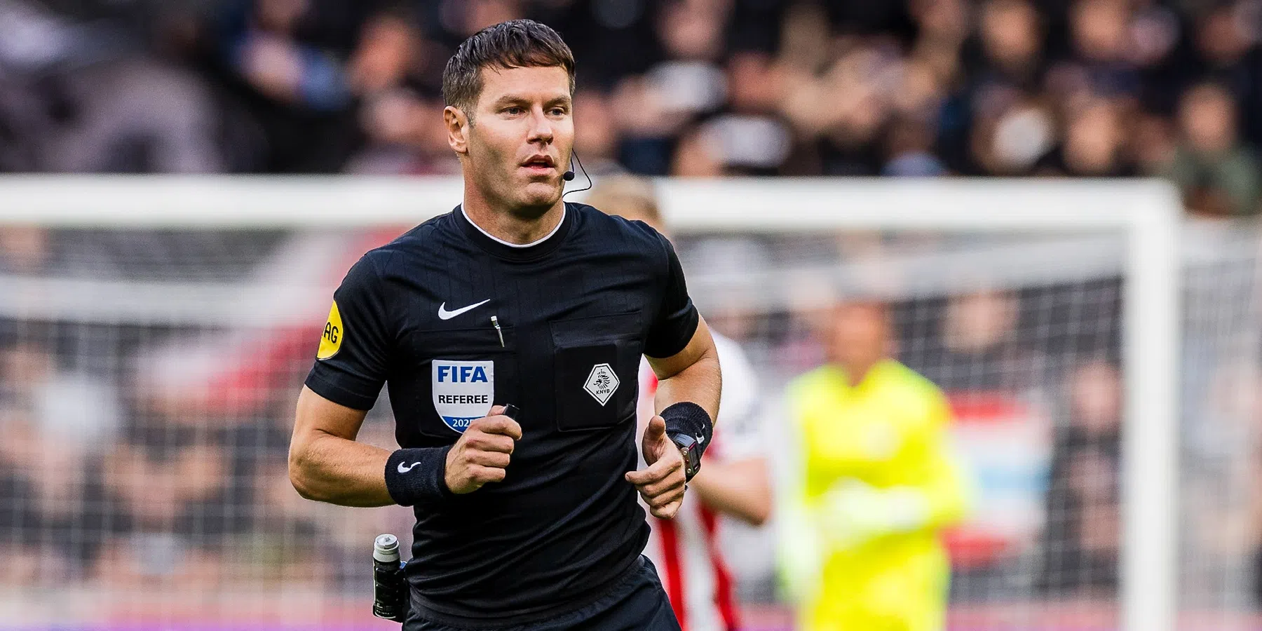 Makkelie wekt irritatie bij kijkers tussen FC Utrecht - Ajax