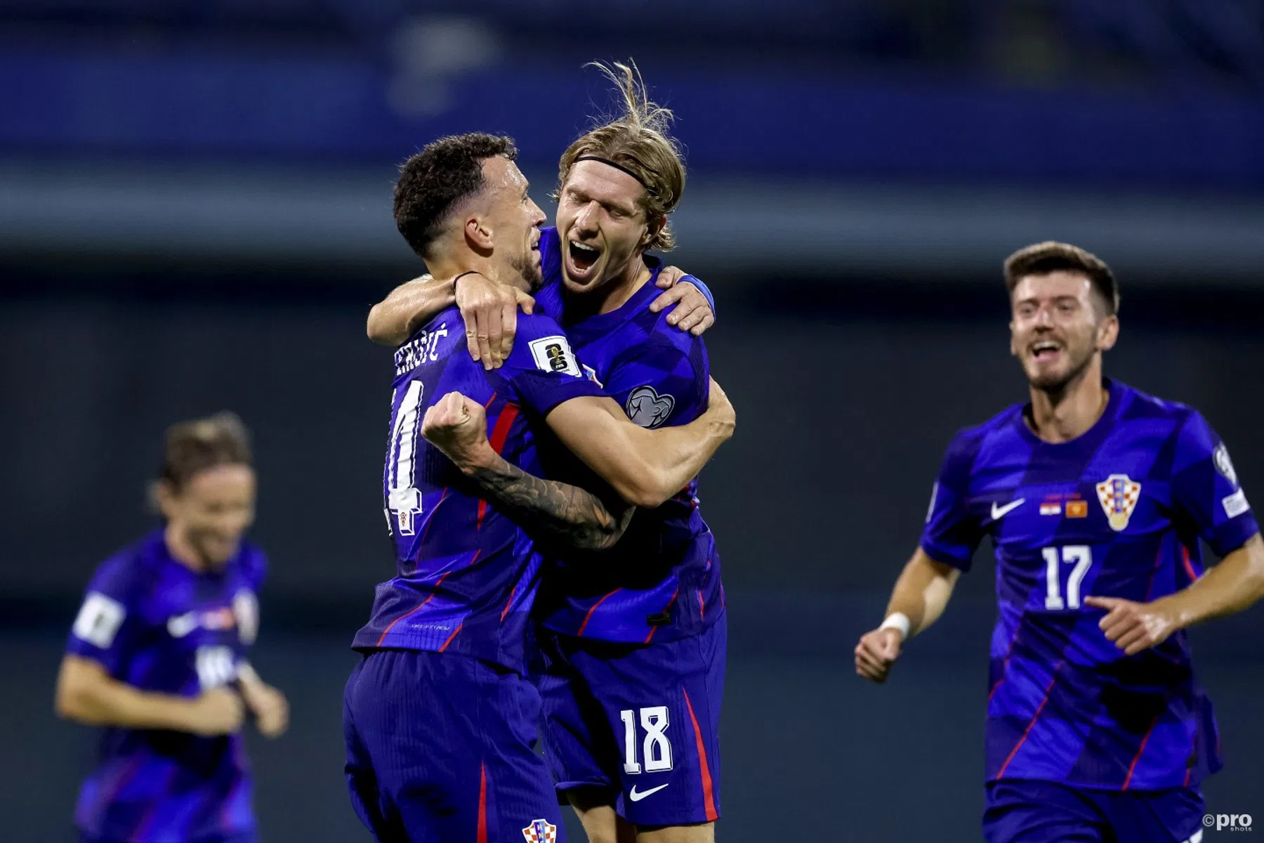 Gvardiol bejubelt collega op Instagram: 'Slaap je lekker, Arjen Robben?'