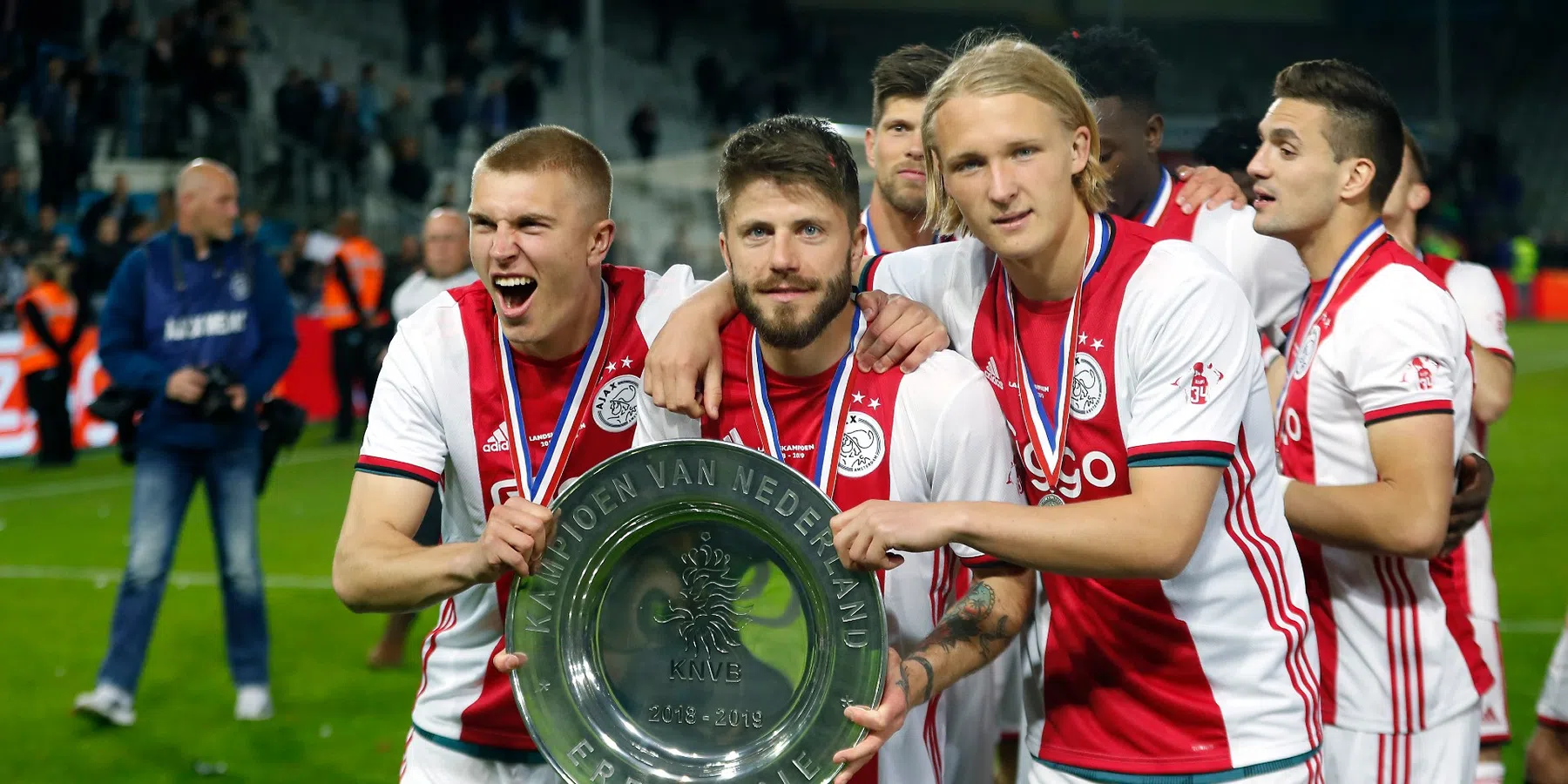 Schöne verwacht sterke Ajax-comeback Kasper Dolberg: 'Ik vind hem vrij compleet'