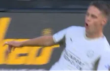 Thumbnail for article: Wat een beauty: Veerman schiet fantastisch raak in spektakelstuk NEC - PSV