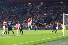 Thumbnail for article: Ajax-fans kritisch op één speler tijdens eerste helft: 'Bizar dom!'