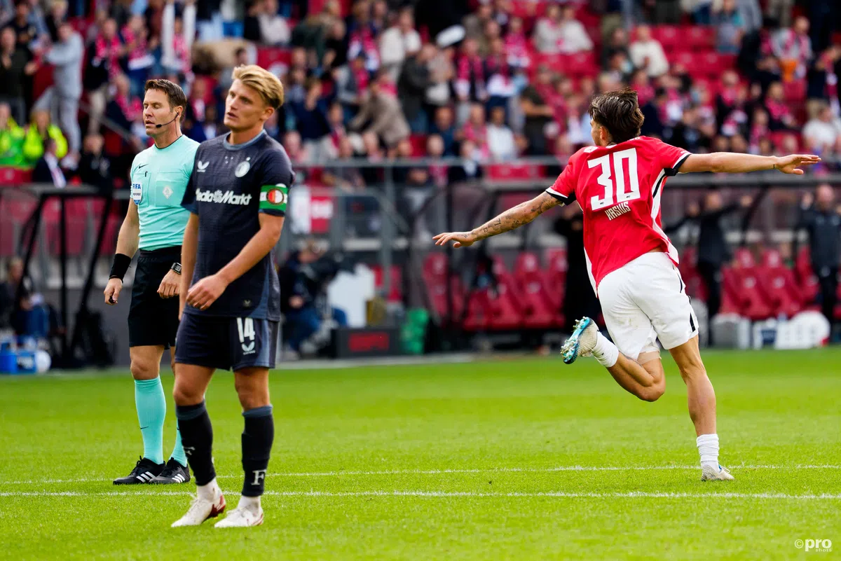 Spektakel in Alkmaar: AZ pakt door penalty in extremis punt tegen Feyenoord