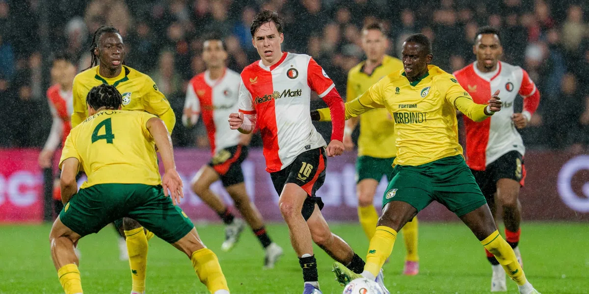 Feyenoord-aanvaller ontbreekt in duel met AZ vanwege wreefblessure