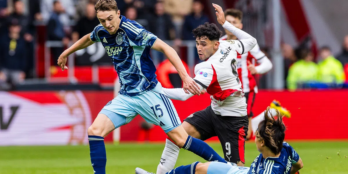 LIVE: PSV en Ajax halverwege in evenwicht na grote kansen kort voor rust
