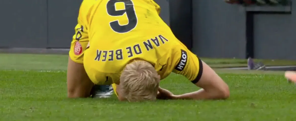 Pijnlijke beelden Van de Beek: Nederlander schreeuwt het uit van de pijn