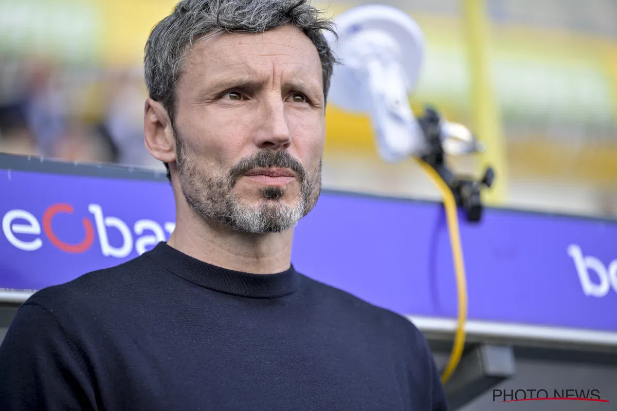 'Van Bommel krijgt volgende kans en kan in buitenland trainerscarrière hervatten'