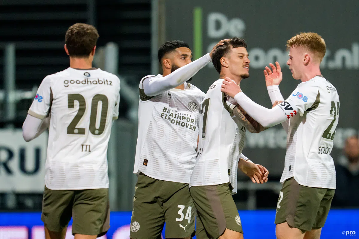PSV overtuigt weer niet, maar wint wel bij Excelsior