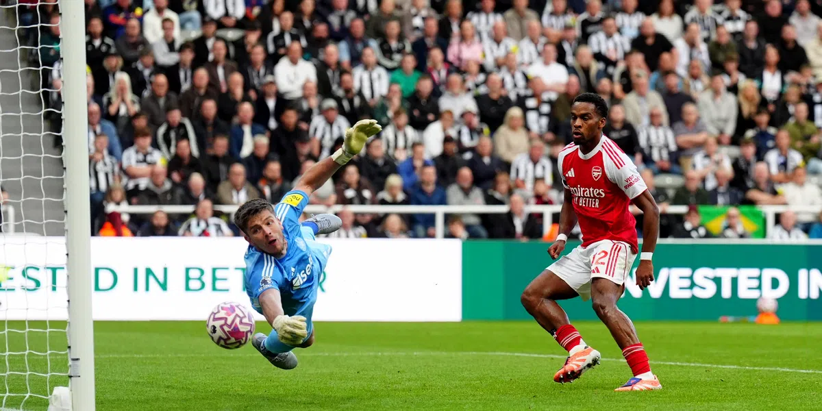 Arsenal profiteert van puntverlies Liverpool en wint lastig uitduel van Newcastle