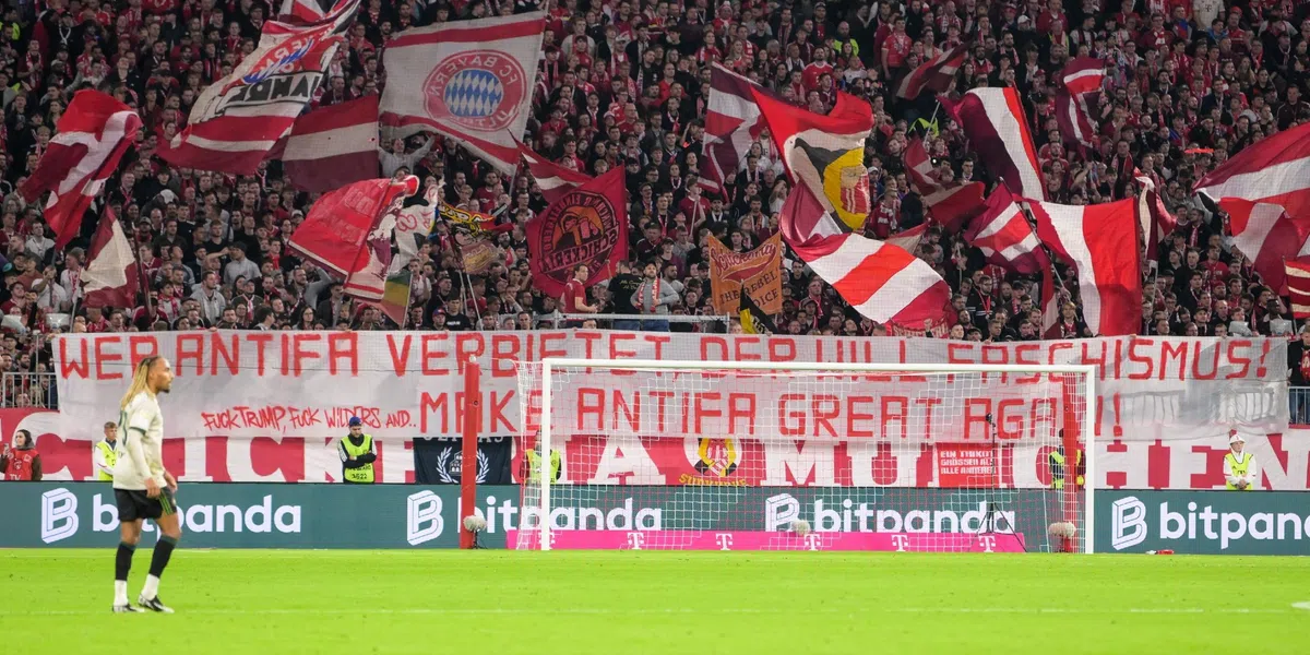 Naam van Geert Wilders op spandoeken van Bayern München-achterban
