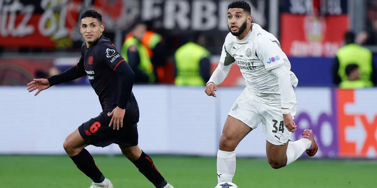 Opmerkelijk: PSV in de start van de tweede helft plots met tien man op het veld