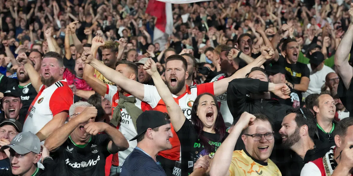 Feyenoord-fans zoeken confrontatie met Aston Villa-fans: politie moet ingrijpen