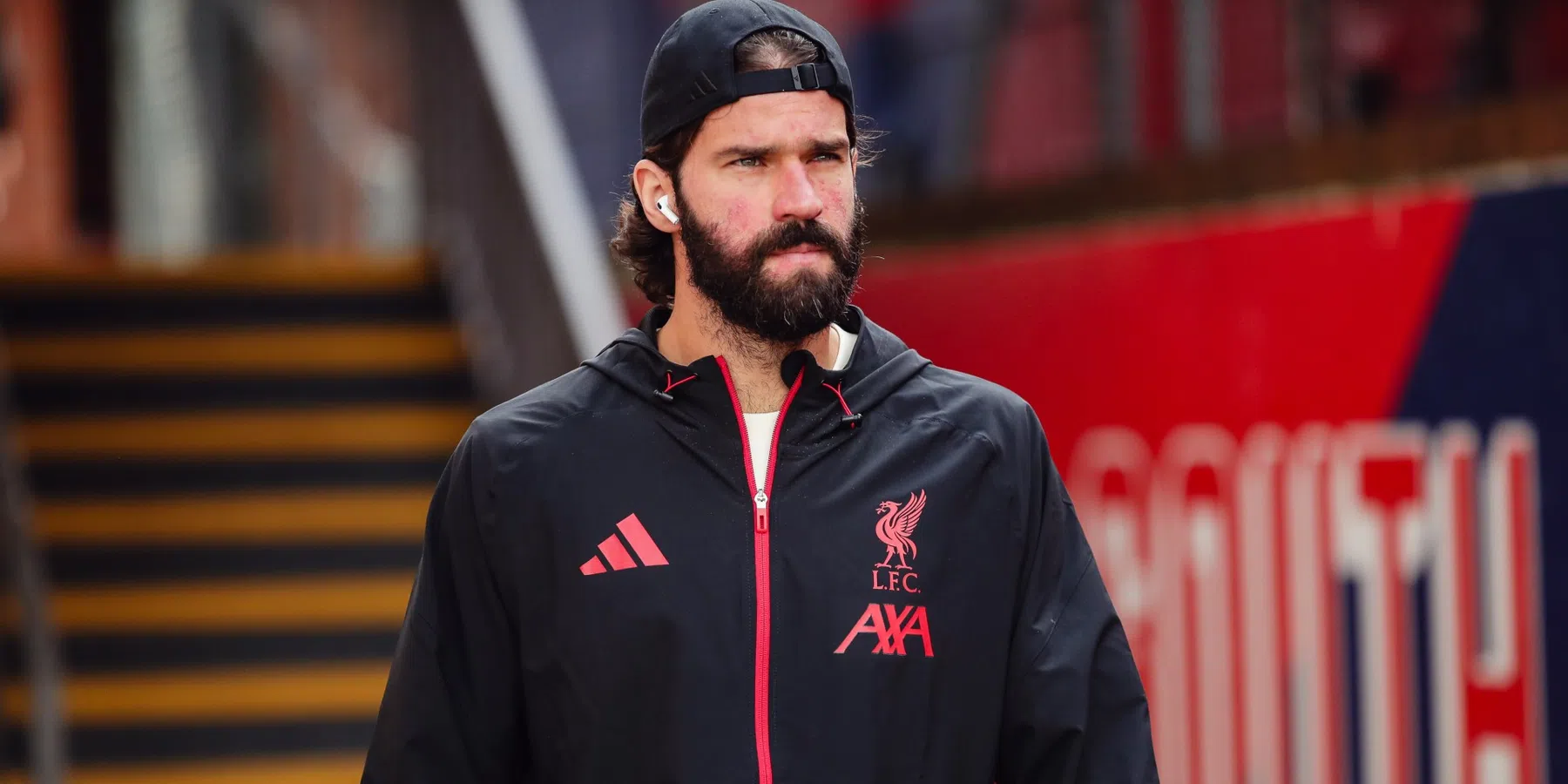 Juventus aast op Liverpool-keeper Alisson