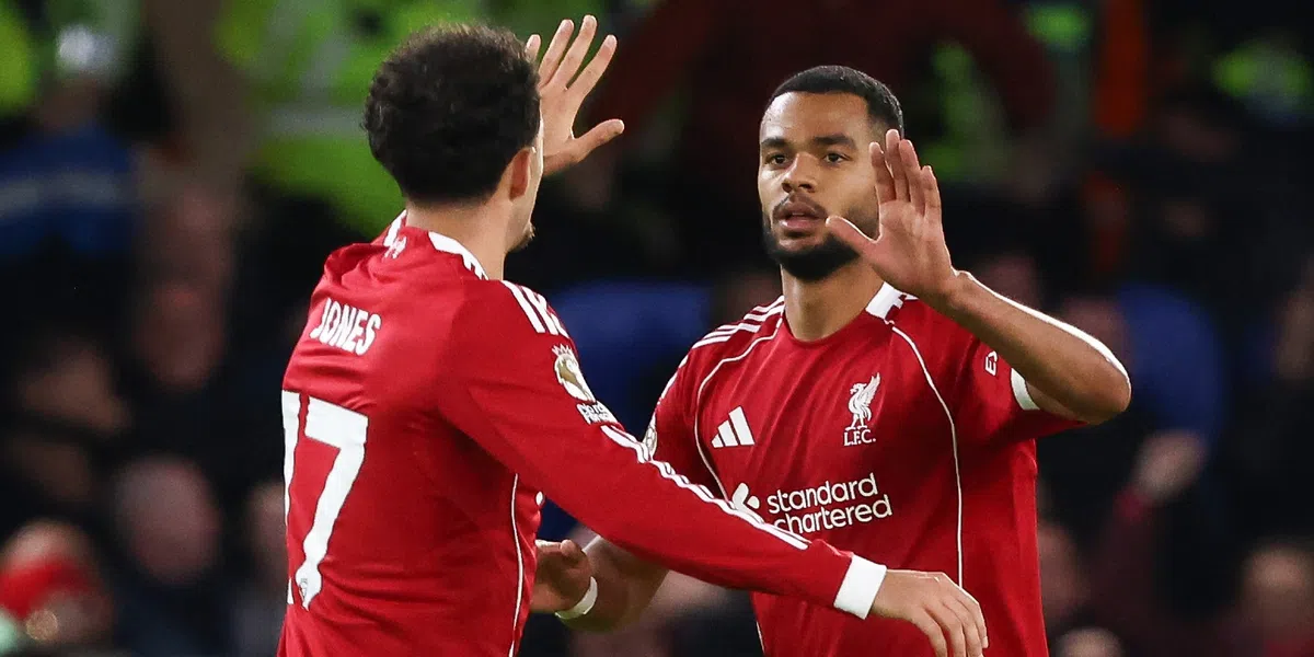 Liverpool verliest voor derde keer op rij dankzij doelpunt Chelsea in extremis