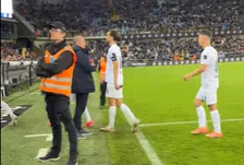 Thumbnail for article: Burgess kan zich niet inhouden op weg naar spelerstunnel: "Champions!"