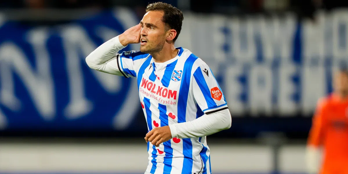 Matchwinner Heerenveen legt aparte manier van juichen uit na wereldgoal: 'Moet ik leren'
