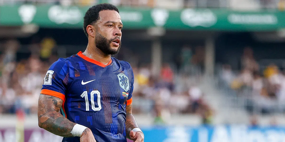 Memphis later bij Nederlands elftal vanwege gestolen paspoort in Brazilië