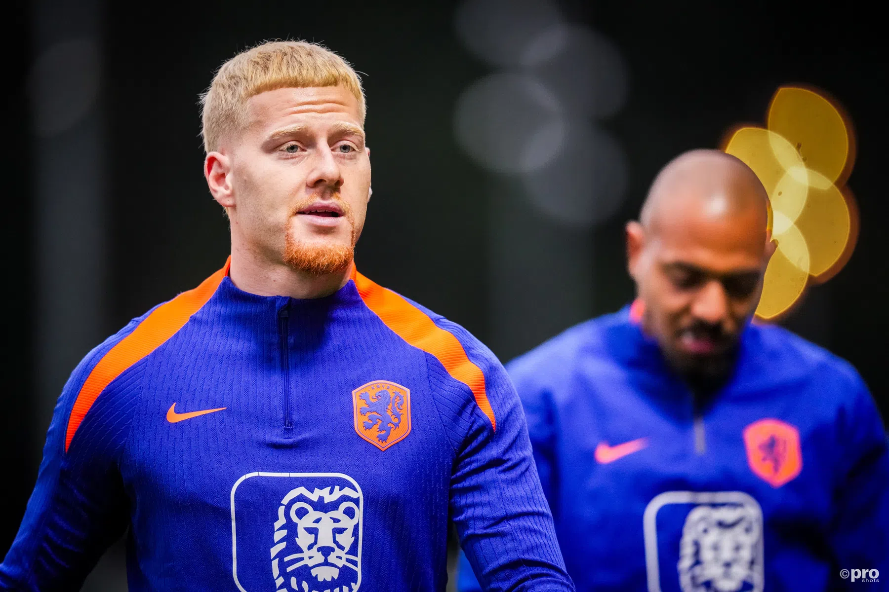 Meerdink kijkt op tegen Oranje-collega: 'Kijk ernaar uit om hem te ontmoeten'