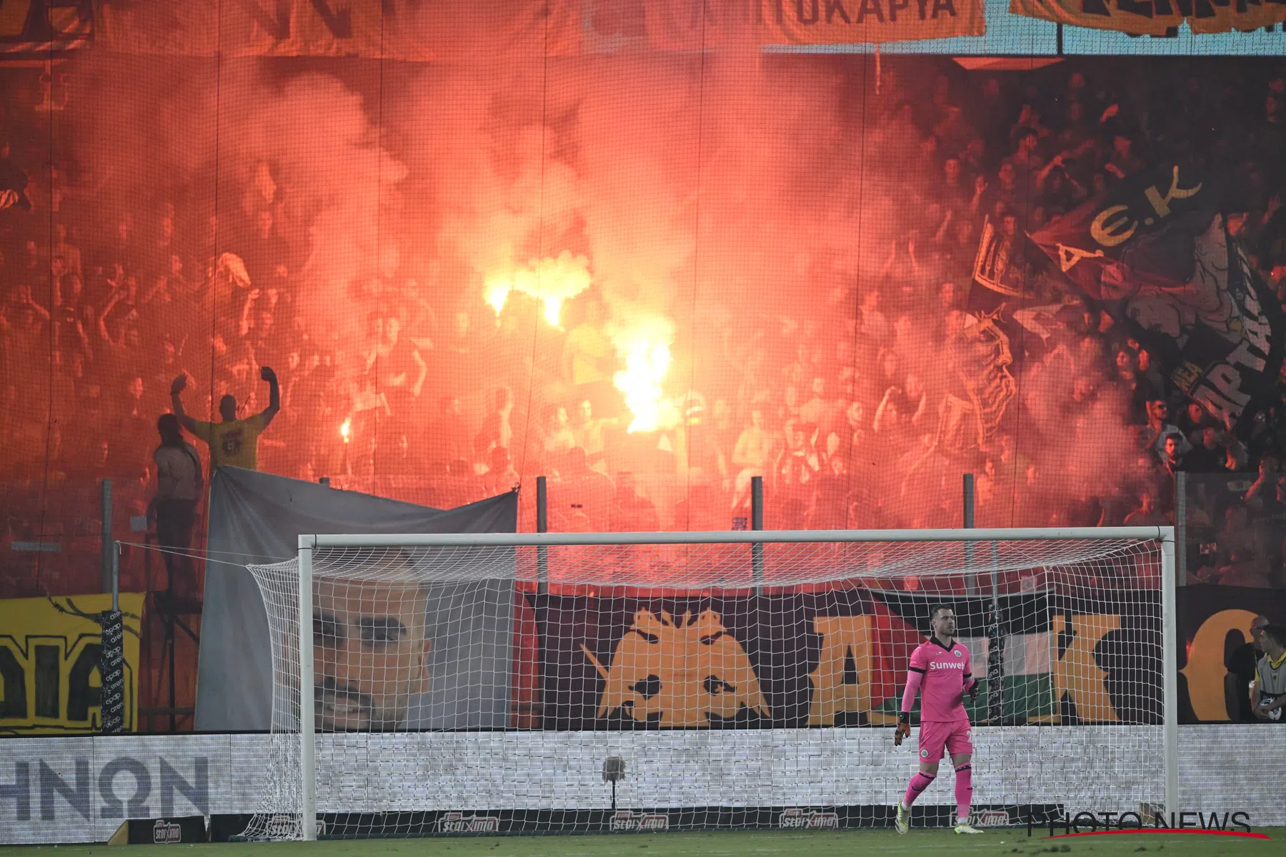 Nederlander blijft in cel na aanval op agent tijdens Anderlecht–AEK Athene