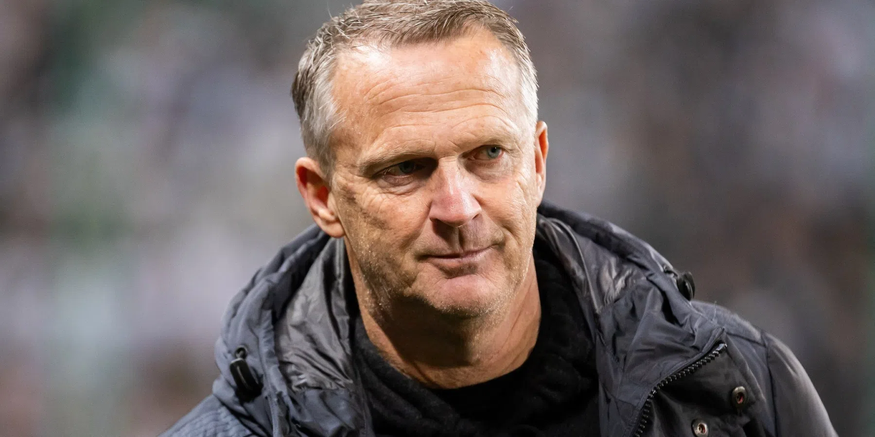 Van den Brom ziet nóg een tegenslag na oefenblamage: 'Als ik hem zie lopen...'