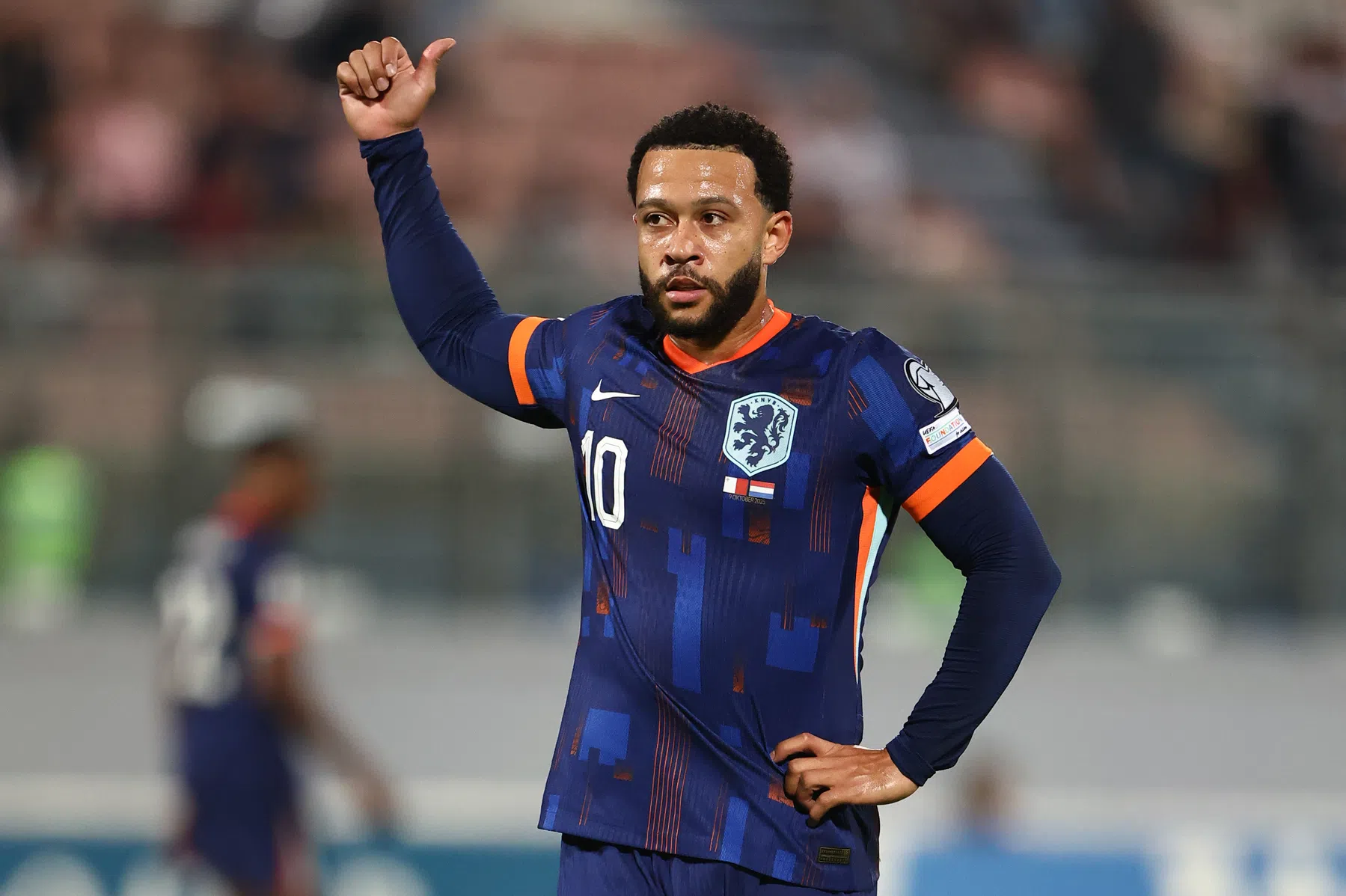 Memphis gaat in op gestolen paspoort en is eerlijk over plek op de bank