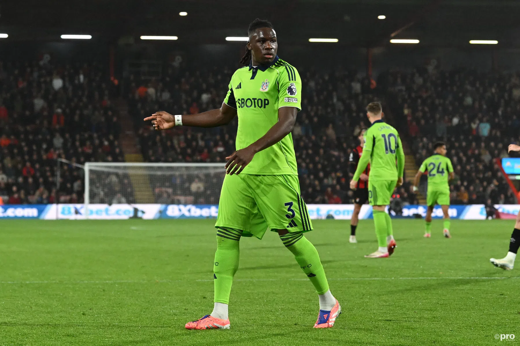 Vliegtuig van Nigeriaanse voetbalselectie maakt noodlanding door gebroken ruit