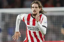 Thumbnail for article: Bosz mist steunpilaar in basis PSV: 'Neem hem in bescherming tegen zichzelf'