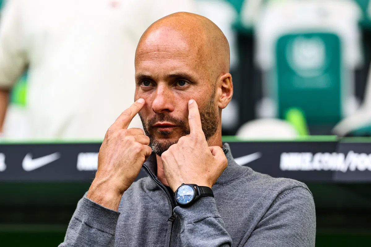 'Simonis aan een zijden draadje: ontslag waarschijnlijk na nieuwe zeperd'