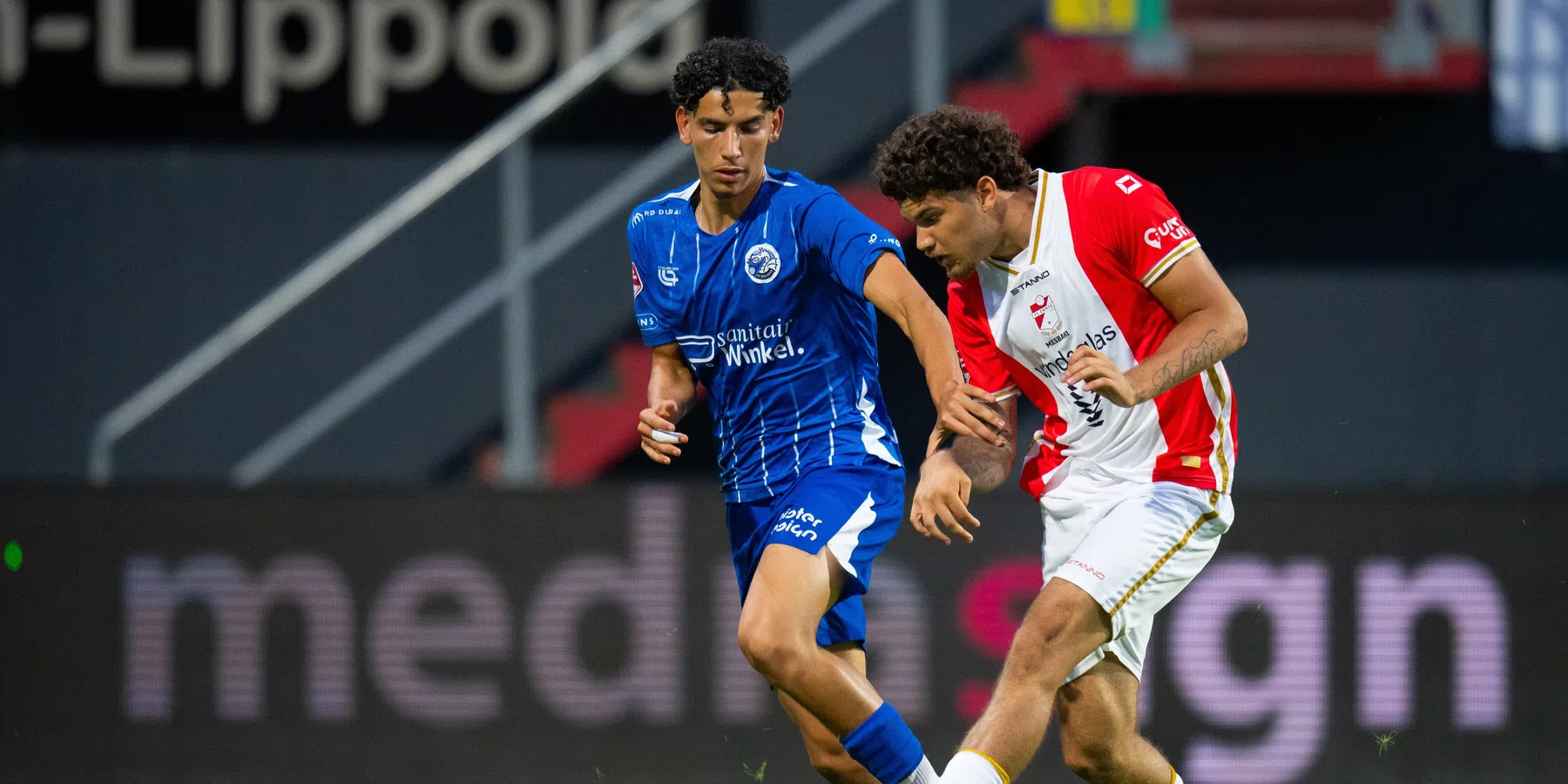 Buitenspel: FC Den Bosch-speler verschijnt in konijnenpak op de training