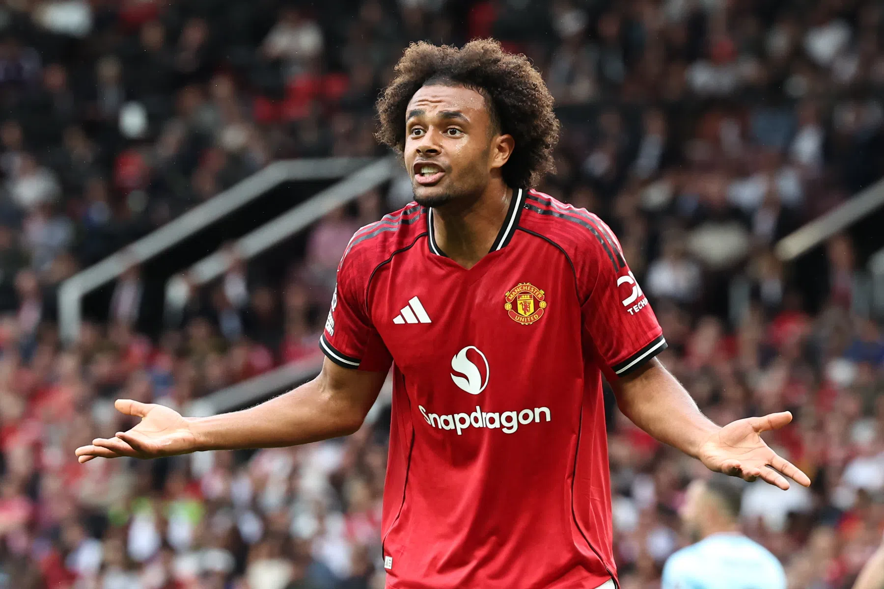'Zirkzee geeft jawoord en is héél dicht bij vertrek bij Manchester United'