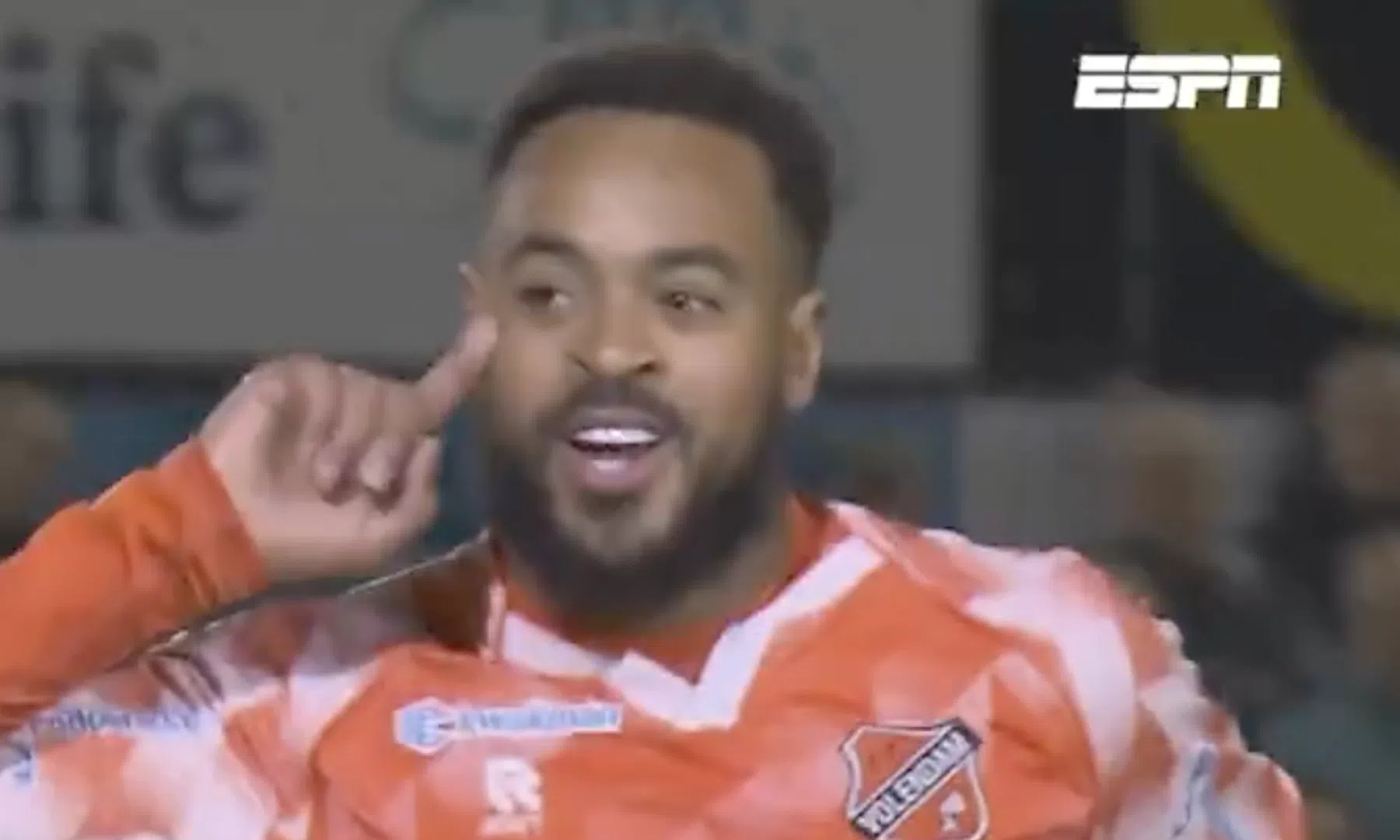 Bradley Kuwas scoort schitterende vrije trap voor Volendam tegen Quick Boys