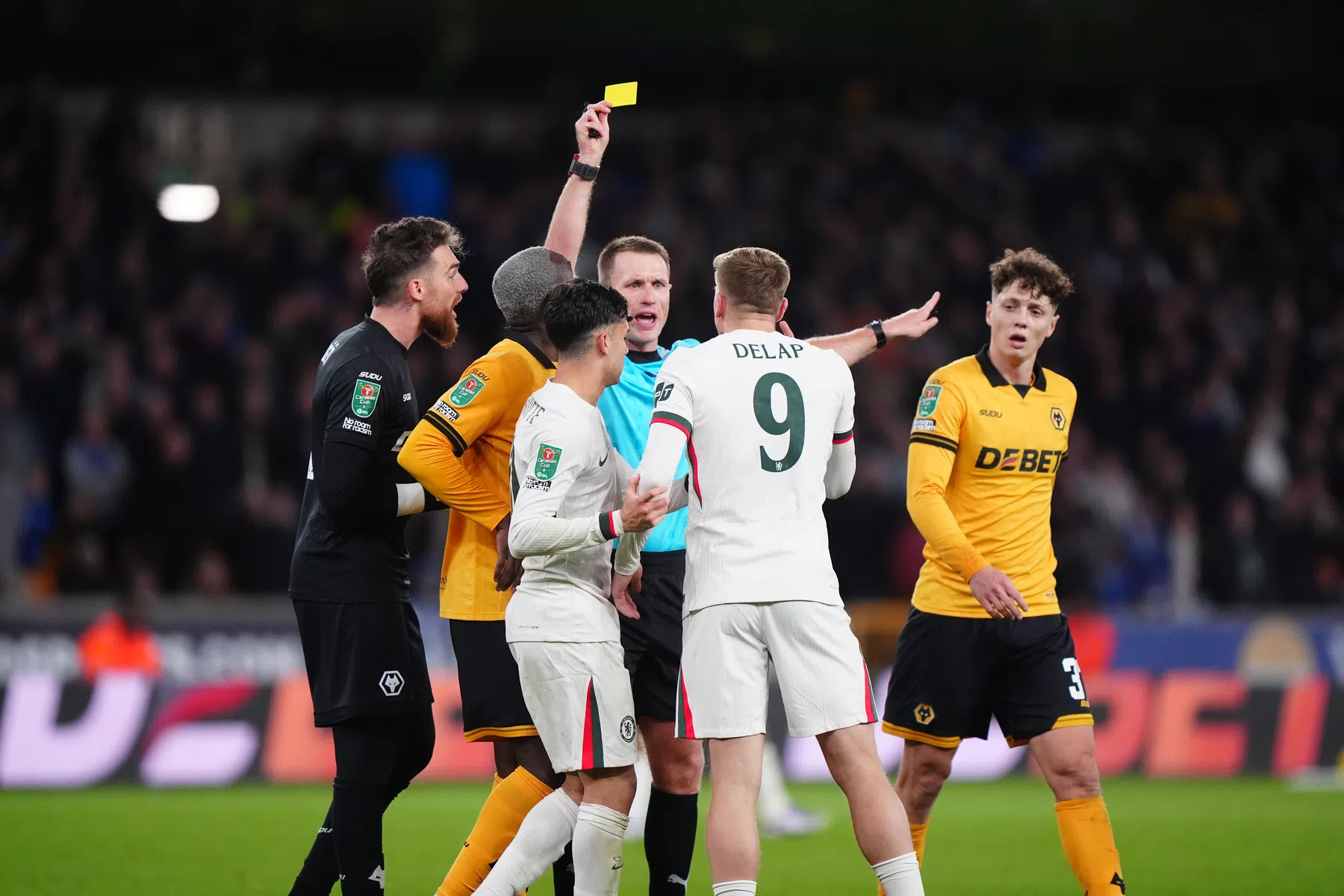 Liam Delap pakt snel rood bij rentree, Trainer Enzo Maresca woest na Chelsea-zege