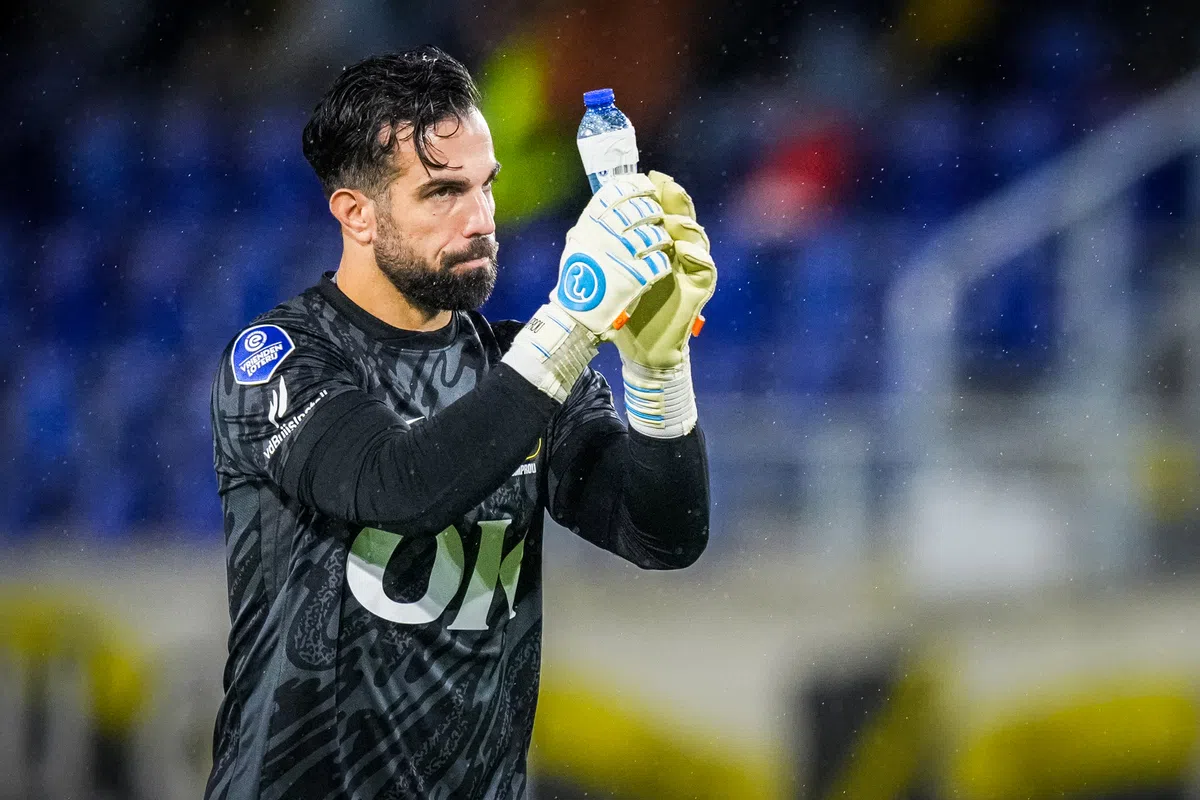 'Hoefkens grijpt wéér in en kiest opnieuw voor een keeperswissel'