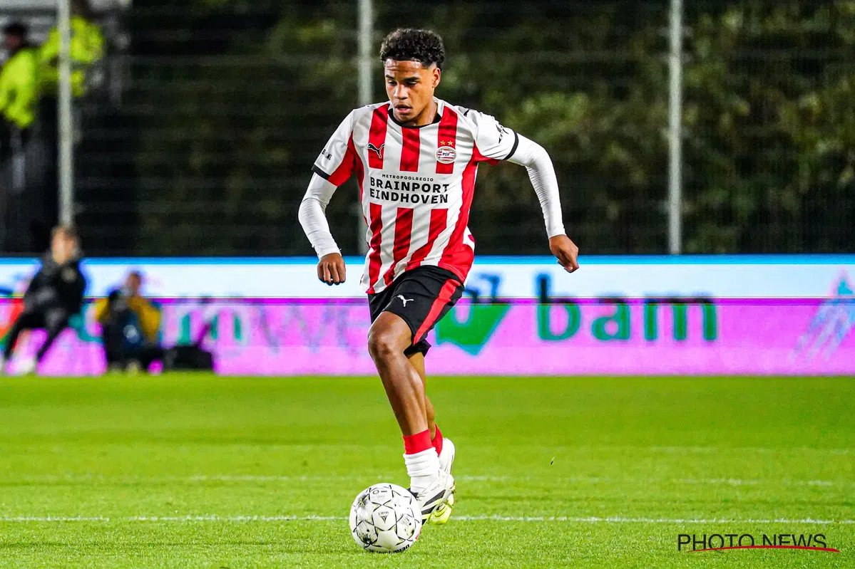 Opvallende onthulling van nieuwe PSV-parel: 'Ik ging op mijn 15e op mezelf wonen'