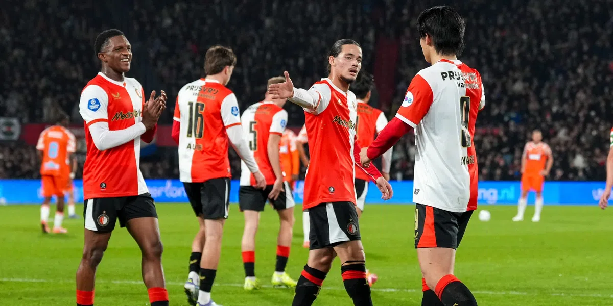 Feyenoord weer koploper na zege op FC Volendam, Ueda opnieuw de grote man