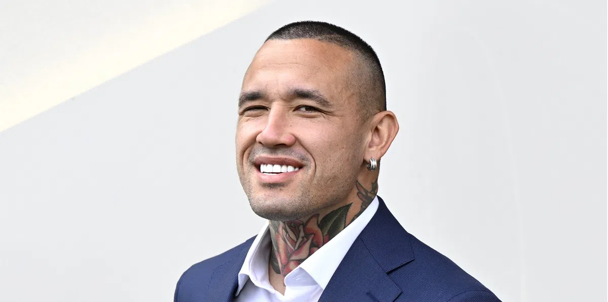 "Als kind moest ik overleven en was ik een minigangster, voetbal heeft me gered"