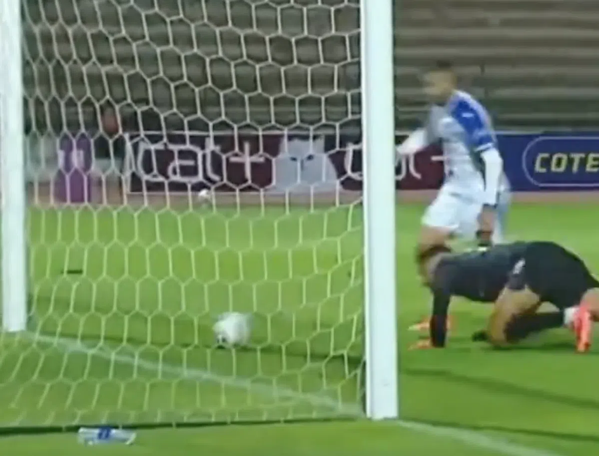 Ongeloof in Marokko: aanvaller jaagt zekere goal snoeihard op de paal