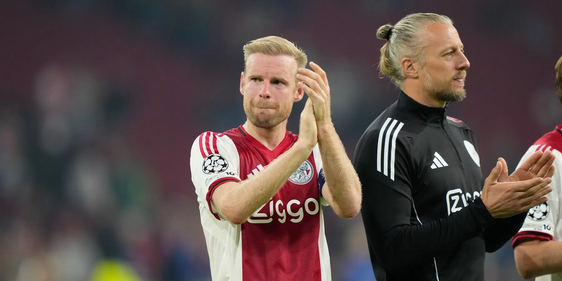 Klaassen breekt tijdens interview met clubkanaal Ajax