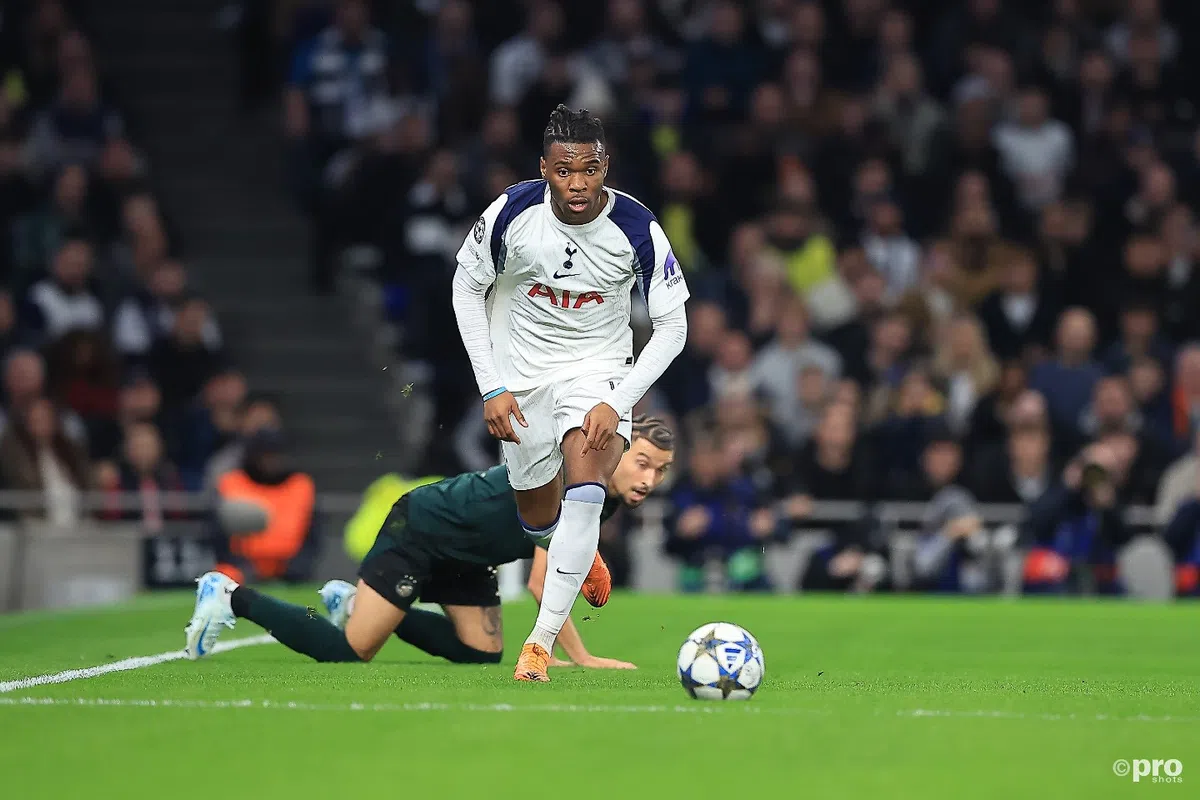 Spurs-verdediger bedreigd met pistool door voetbalmakelaar, club komt met reactie