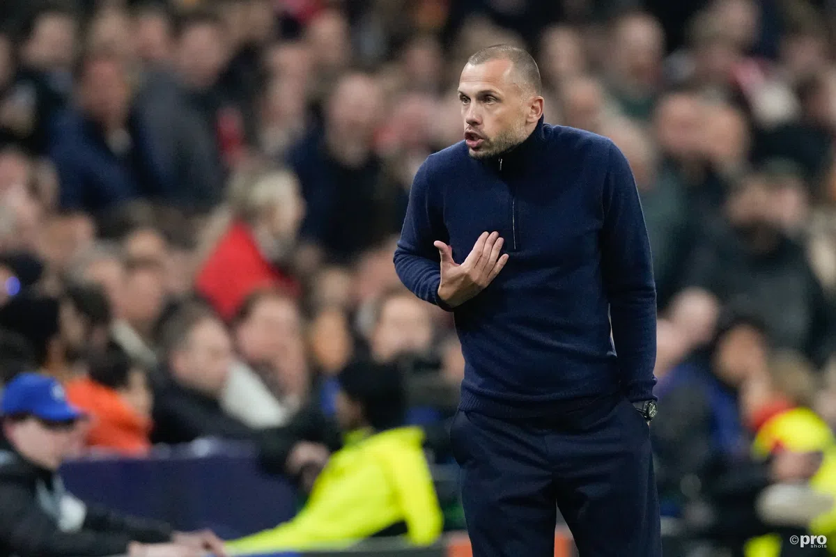 Supportersclub Ajax roept op tot ontslag Heitinga: 'Tijd voor een nieuwe trainer!'