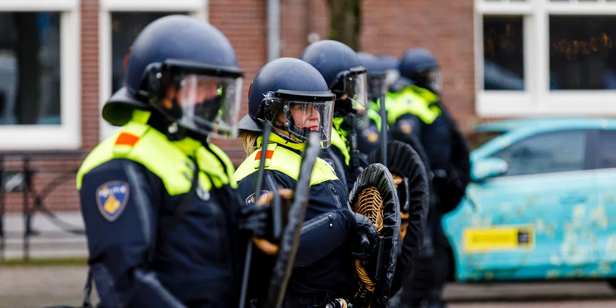 Politie deelt heftige details: 'In het stadion steward van Arena mishandeld'