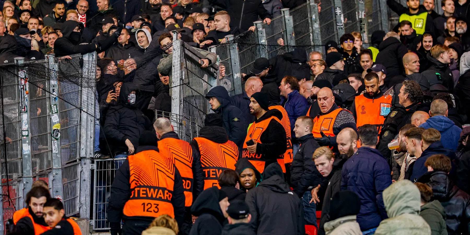 Feyenoord neemt afstand van gedrag fans in Stuttgart