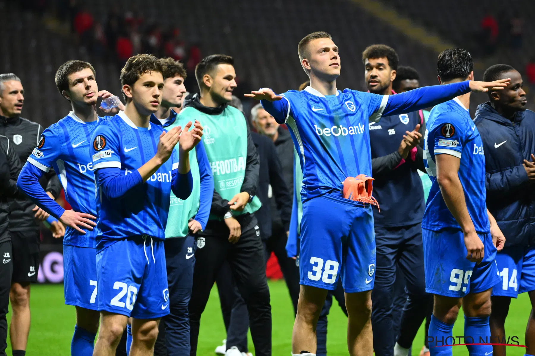 Belgische pers ziet KRC Genk winnen in Europa League 