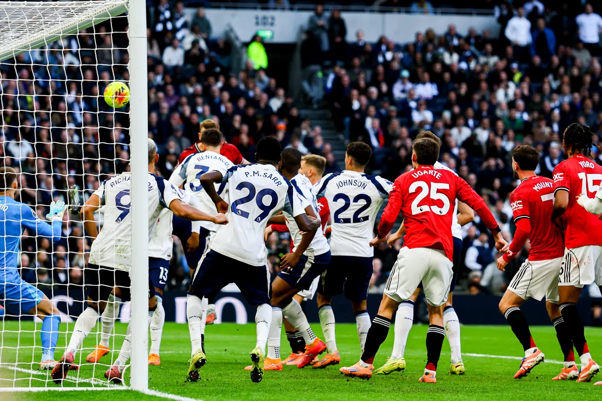 De Ligt redt in de absolute slotfase een punt voor United op bezoek bij Spurs